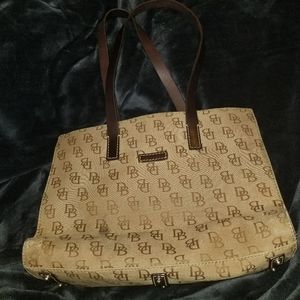 Dooney And bourke purse